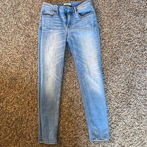 Women’s Light Wash Distressed Vigoss Skinny Jean size 26